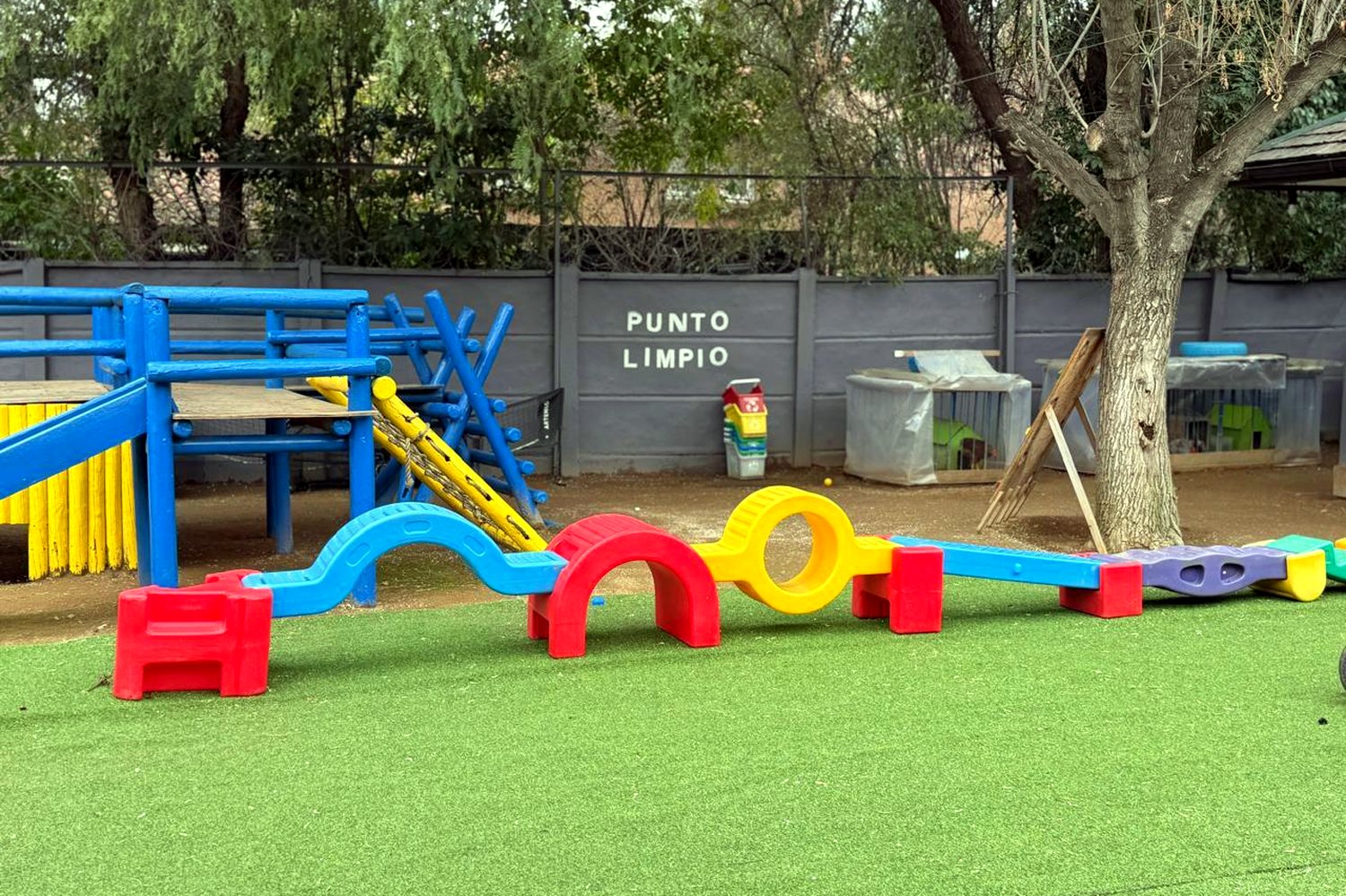Taller de arte y pintura en el jardín